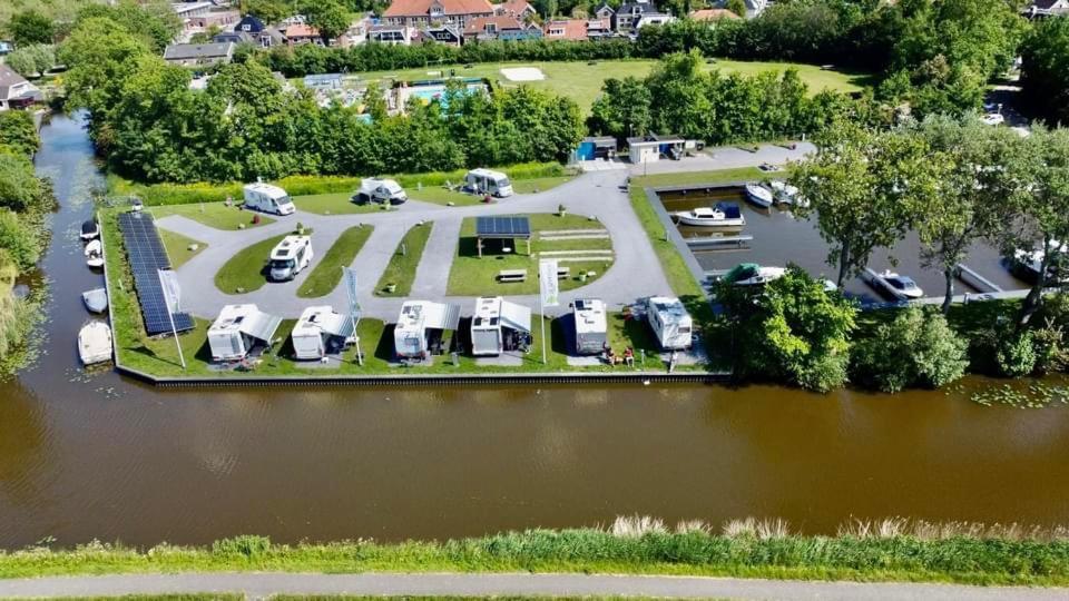 Tiny House Aan Het Water Op De Appelhof Villa Wommels ภายนอก รูปภาพ